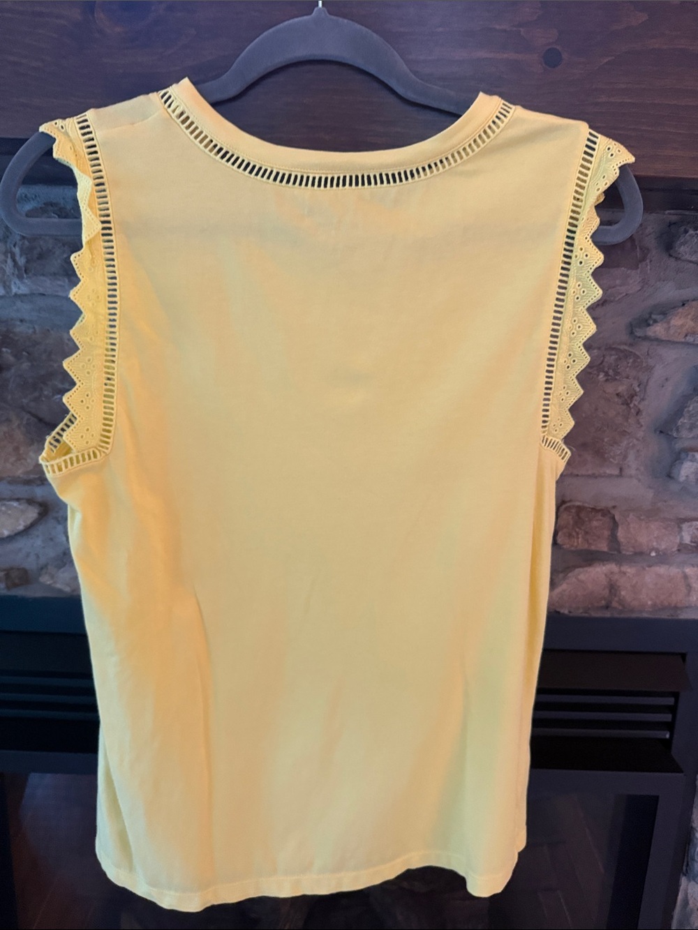Lilly Pulitzer Yellow Lace-Trim Sleeveless Women's Top - Picture 6 of 7